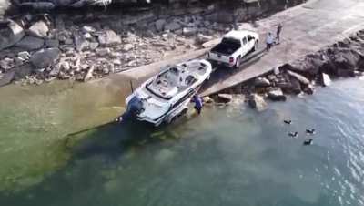 Water 11ft below normal this guy .... we helped him but what a dumbass..