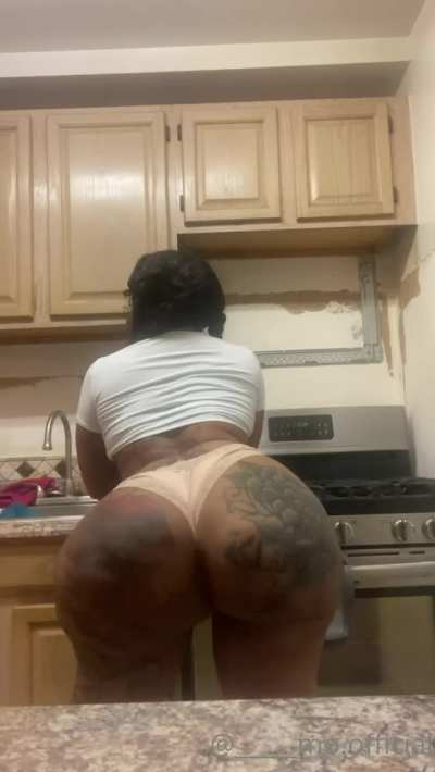 That ass fake as fuck!!! But it jiggle like it’s real 😈