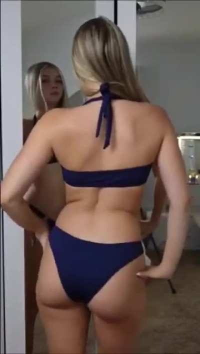 Sexy peachy babe