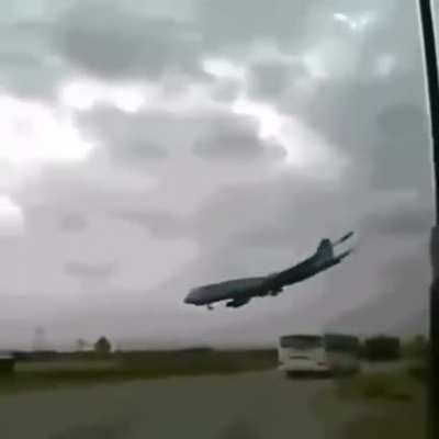 Pilotsundur ve yolda tanıd<wbr>ığını görürsün.