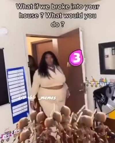 😡