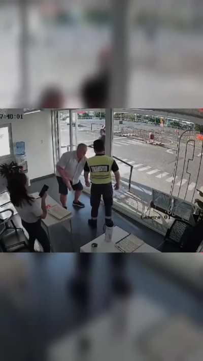 Periodista misionero fue a rendir con el carnet vencido y ante la negativa estalló de furia