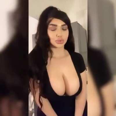 Delicious Bimbo Bouncing