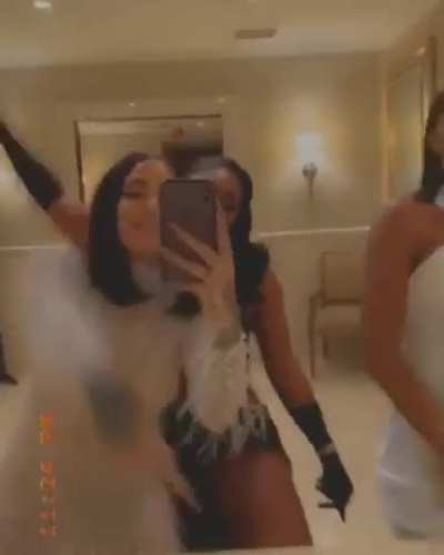 Kehlani dancing with Megan