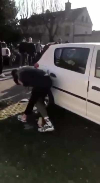 2vs2 fight in France. Lol they care more about their masks than about trying to fight back