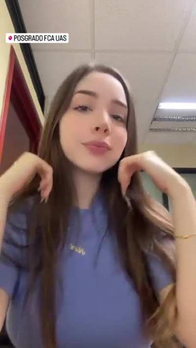 Qué prefieres… que tú le chupes las chichotas o que ella te chupe la vergo<wbr>ta?😳🔥