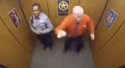 🕺