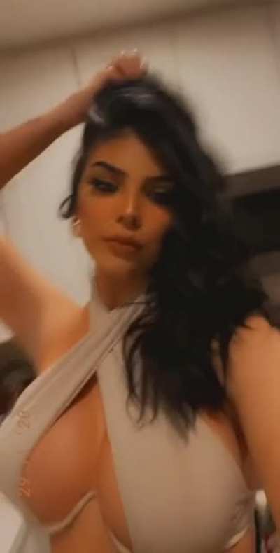 @tayl<wbr>orcha<wbr>mbers<wbr>10 - She fine af 💯