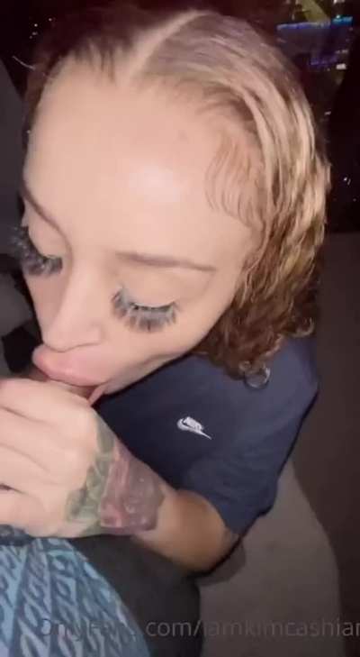 SHE LOVE TO EAT IT
