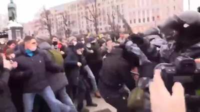 Young chap vs Russian riot Police