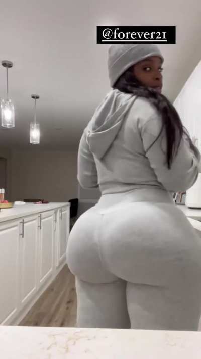 Rate her butt 1-10