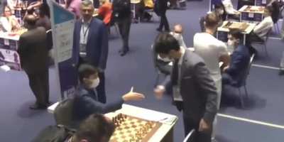 Fistbump vs Handshake