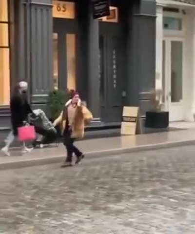 Two powerful fingermancers have a heated flip-off in broad daylight