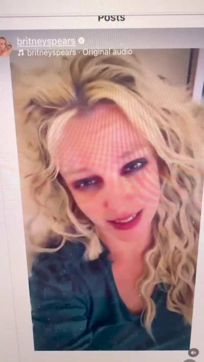 Britney Spears wants her nails done but it takes too long, says her bangs are pretty (April 2025)