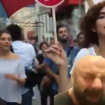 Cenk hoca ateist olmuş..... :c