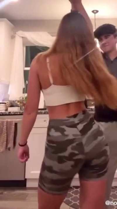 Makayla McQuoid | the OG tiktok bubble butt