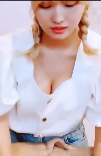 TWICE - Momo