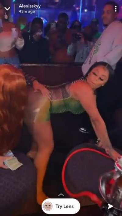 Alexis sky 😳😳