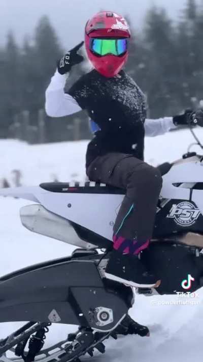 Snow Machine Queen powde<wbr>rfluf<wbr>fgurl