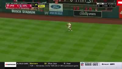[Highlight] Kyle Schwarber puts the Phillies up 2-0 with a sac fly