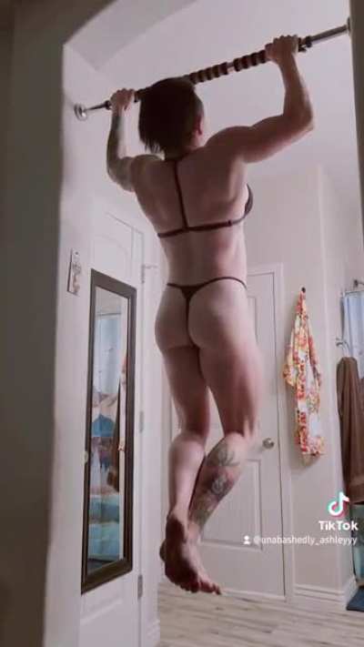 Back muscles on women are hot