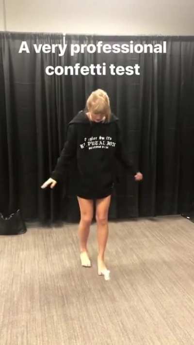 Uncropped version showing Taylor’s sexy feet