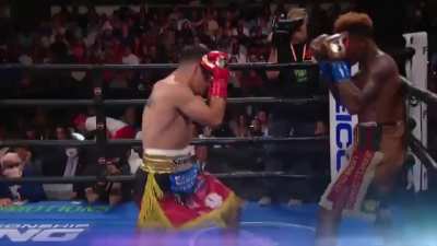 Jermell Charlo and Brian Castaño land big left hands in the early rounds