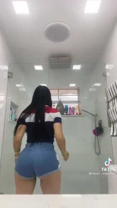 Beautiful and a booty , love when cheeks stick out the shorts