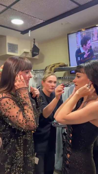 Dakota and Lily Allen backstage at the Saturday Night Live - TikTok December 2025