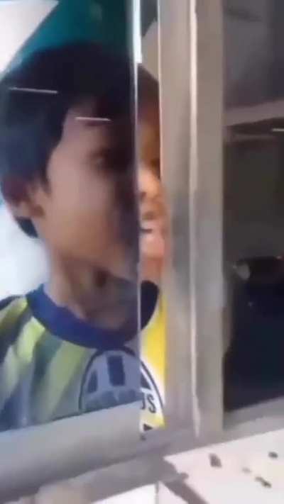 :V
