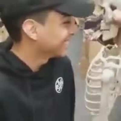 What is a skeletons favourite snack?