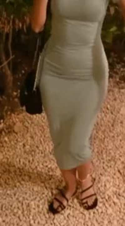 Upvote if you love Sharon aka ASMR Glow and her perfect hips and body
