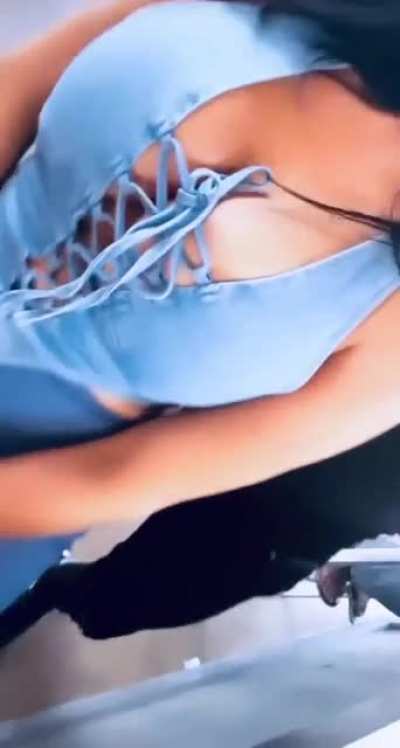 En azul