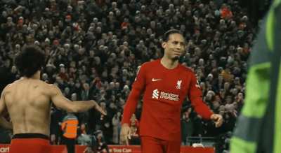 Virgil reacts to shirtless Salah