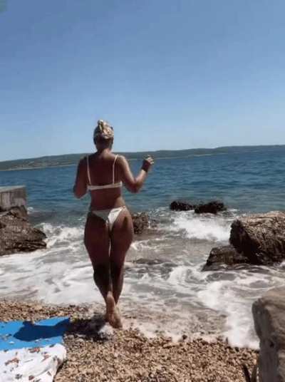 Alinaxloves ass💦💦