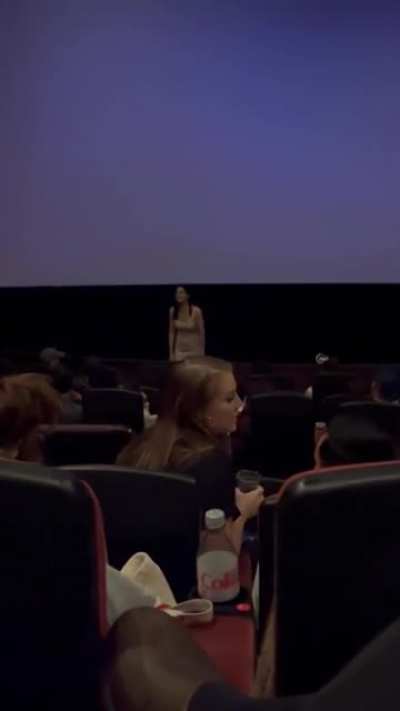 Projector goes out in movie theater, self proclaimed psychic comedian decides to do impromptu stand up set