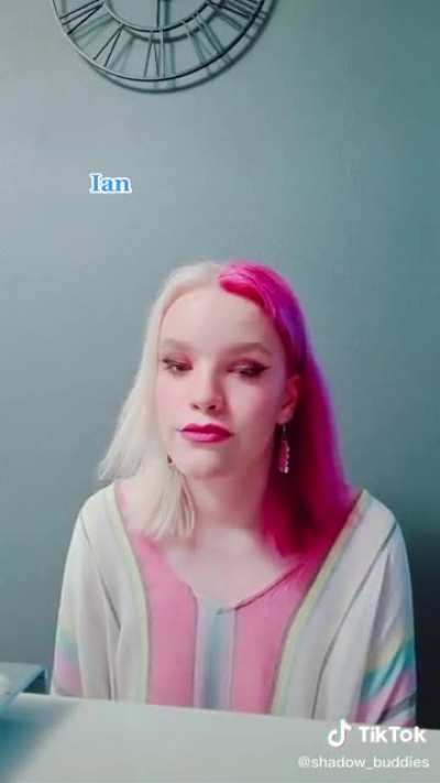 Oh look she has dissociative identity disorder it's so cool