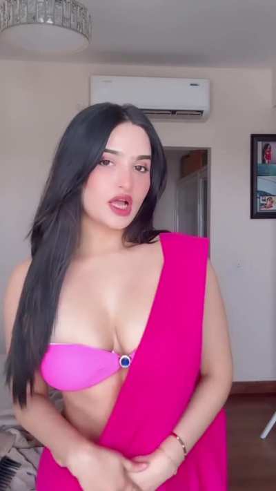 Sassy Poonam Sharma has worked on her body 💯