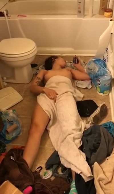 Dude caught his girl watching porn