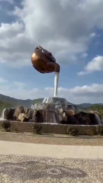 be mesmerized - Magical floating teapot