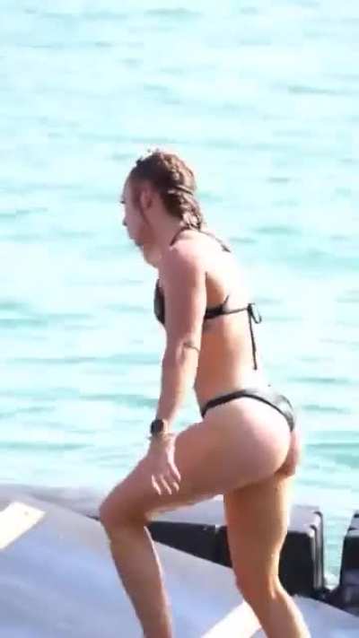 Hannah Thompson 