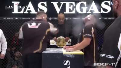 Slap fighter Sorin Comsa after 30 minutes of blows to the cheek.