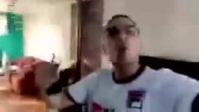 Cristianghost con síntomas de locura y música sin copyright