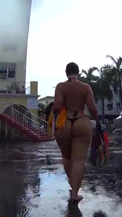 Thick walkaway booty