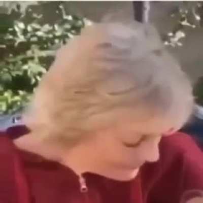 👉👶👈