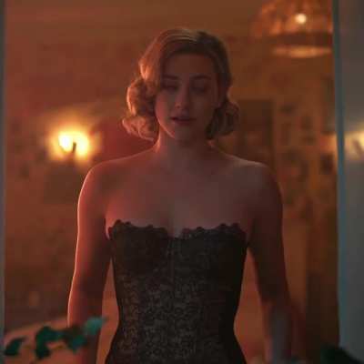 Lili Reinhart 