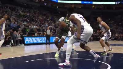 [Highlight] Naz Reid crosses up Trey Lyles and then dunks on Metu