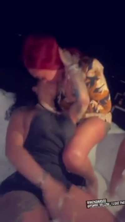👀