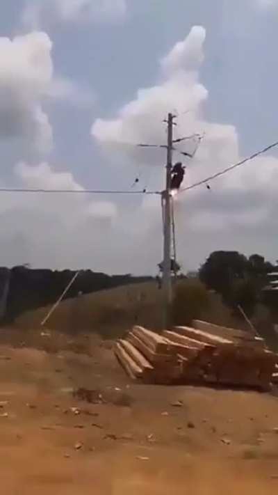 Man gets electrocuted trying to steal electricity cables…