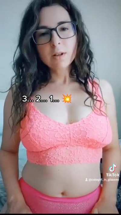 (cute<wbr>girl_<wbr>in_gl<wbr>asses<wbr>)